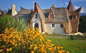 Castelul De Lut - Eco Boutique Guesthouse (Adults Only)